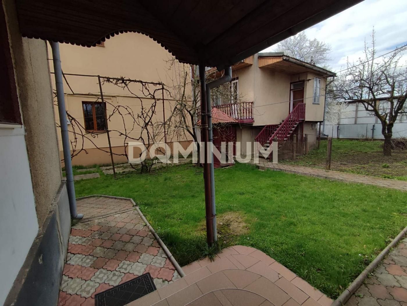 Продається будинок в центрі м. Хуст