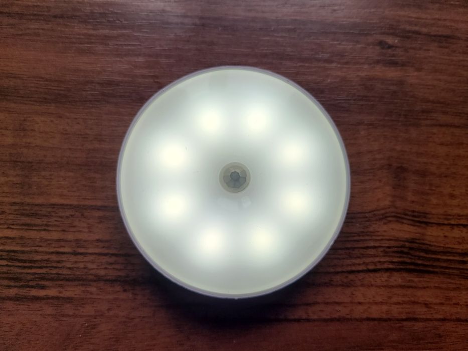 Світильник з датчиком руху