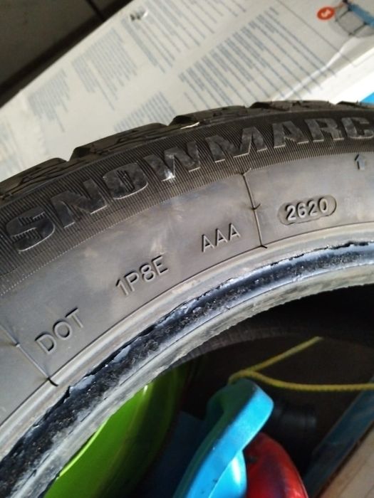 Opony zimowe 215/55R18