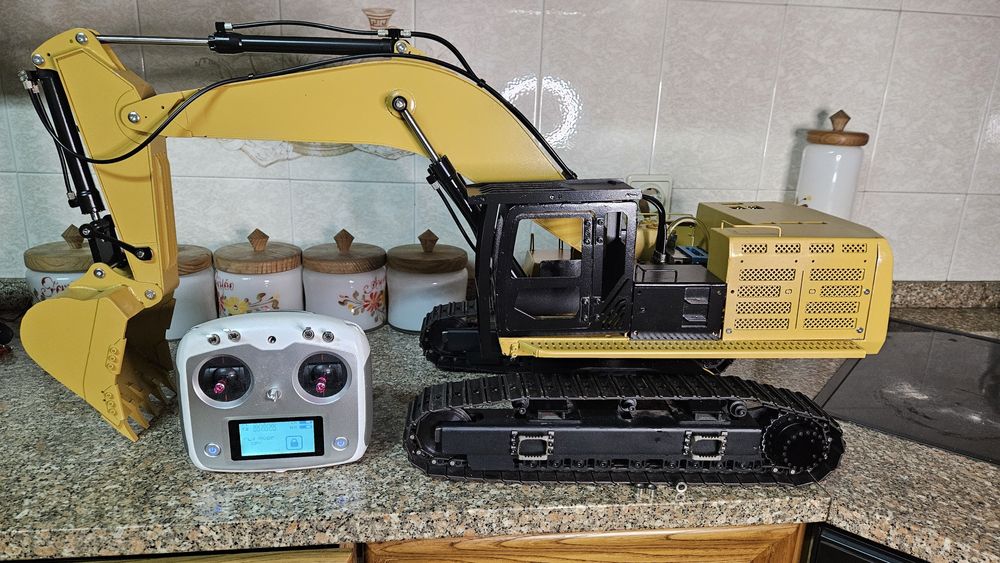 Giratória hidráulica 390F escala 1/14 - rádio control