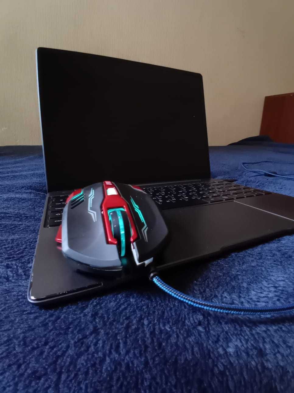 Продаю мощный ноутбук (+игравая мишь) CHUWI Intel Coleron N5100