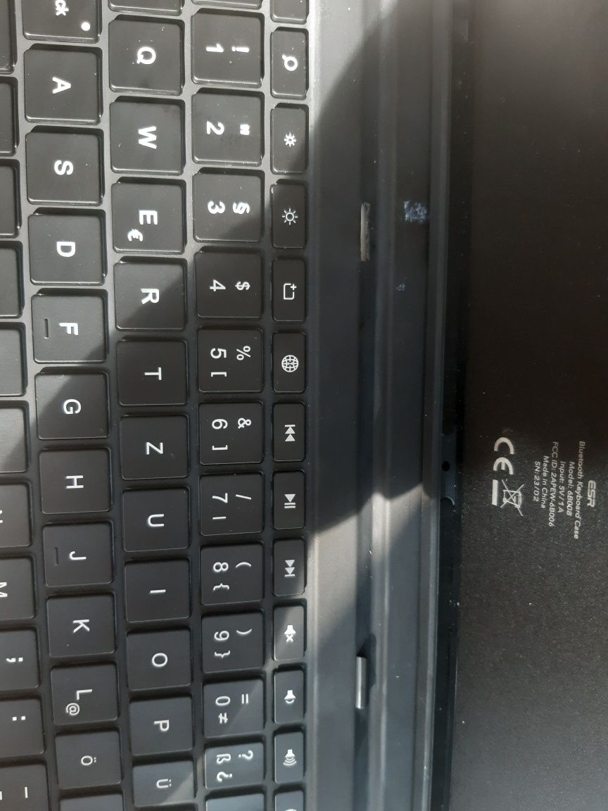 ESR Magnetyczne Etui Slim z klawiatura do iPad Pro 11, Air 5/4 czarny