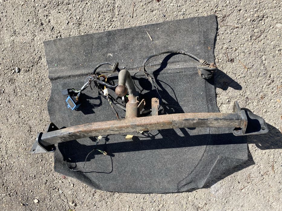 Фаркоп з проводкою Outlander