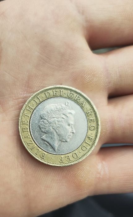 Sprzedam monetę 2 funty 2001 Królowa Elżbieta II TWO POUNDS