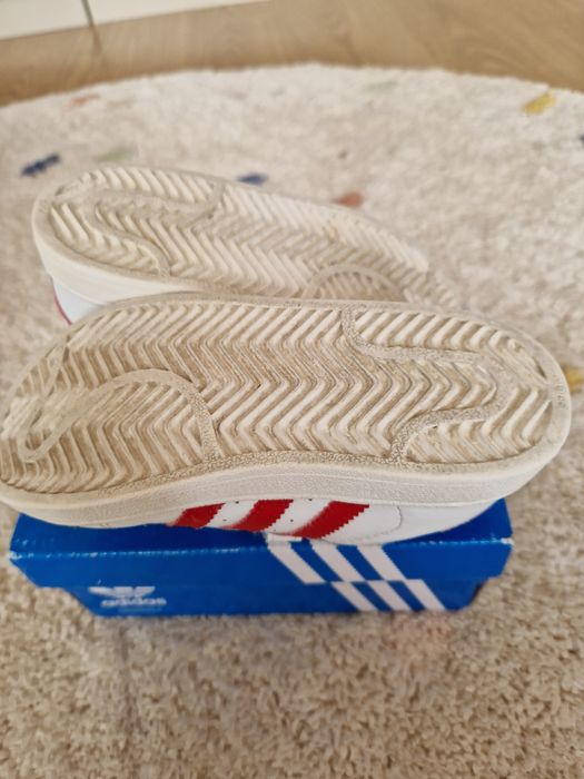 Tenis adidas superstar