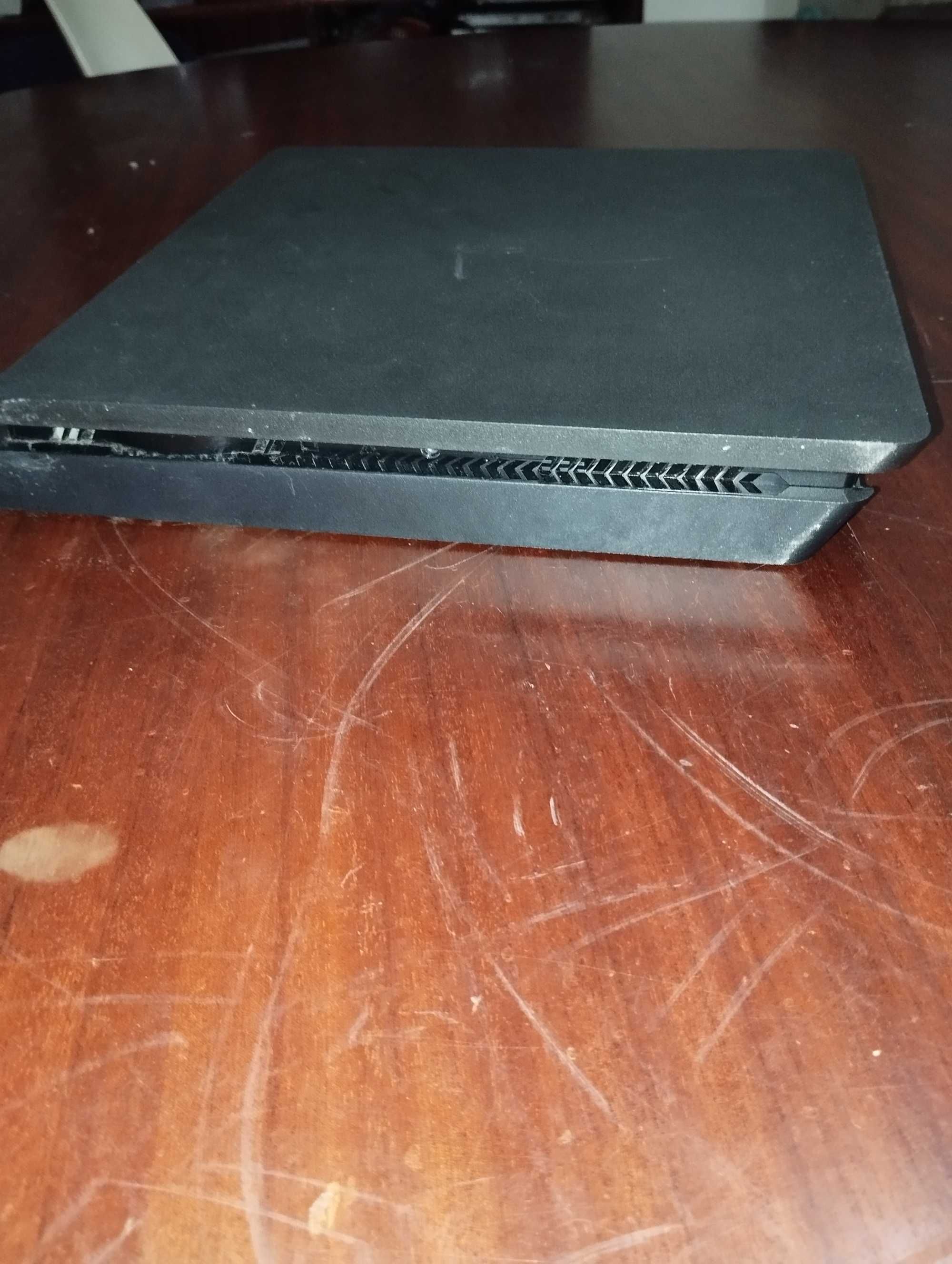 PS4 Slim 500GB + Comando Original – Excelente estado