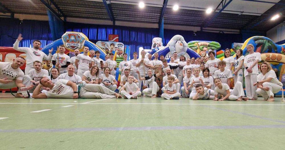 Trening Brazylijskiej Sztuki Walki Capoeira w Rumi