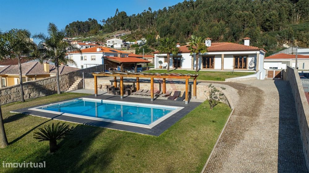 Moradia de luxo T3 com piscina aquecida em Santa Eulália, Vizela