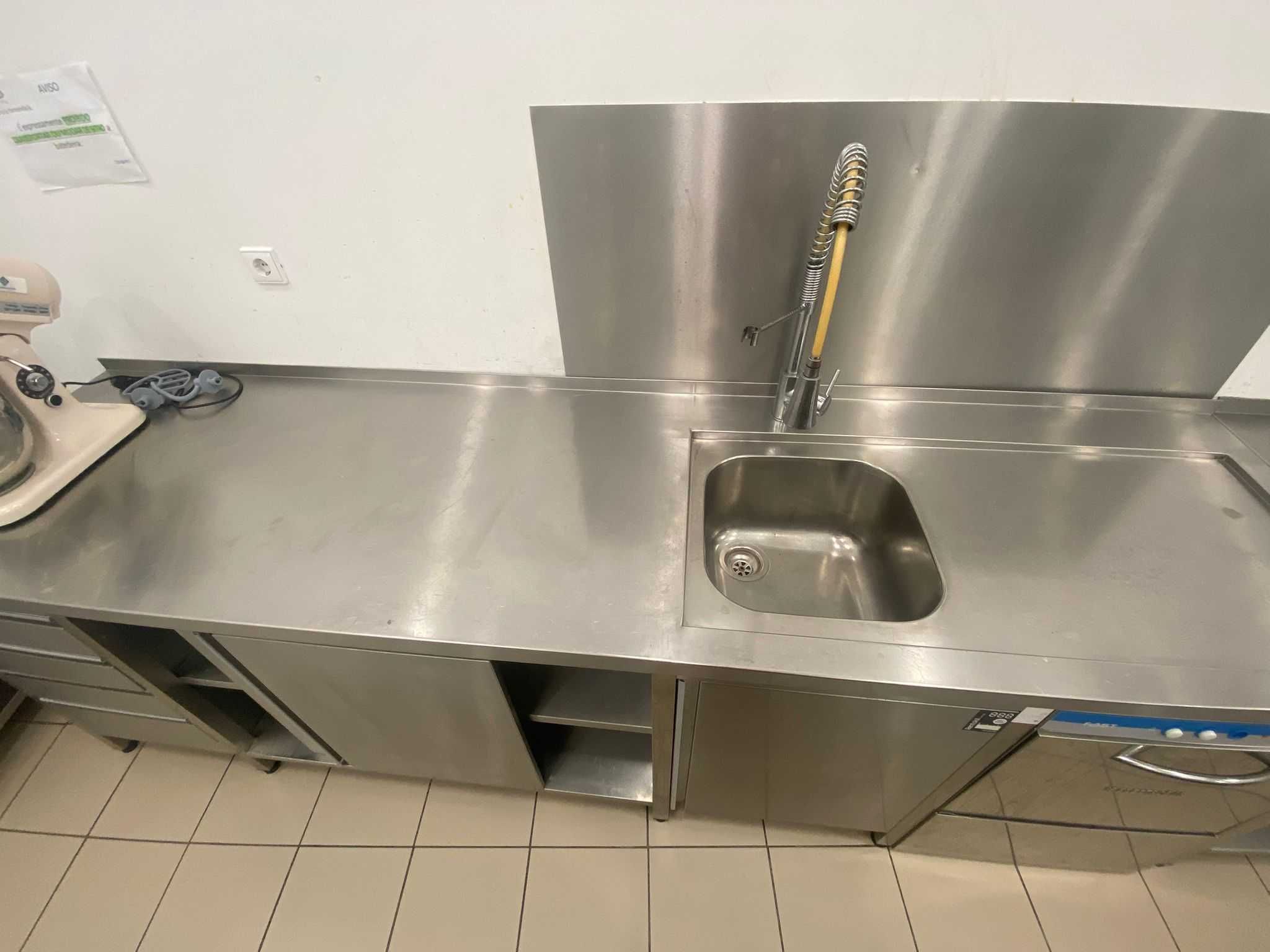 Bancada de cozinha, em INOX, com 1 cuba, com 285cm