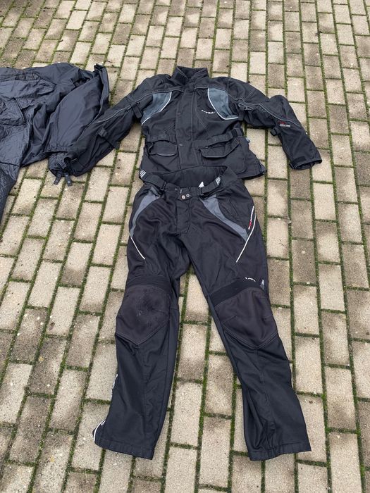 Kombinezon motocyklowy firmy Kombinezon motocyklowy Kurtka + Spodnie.