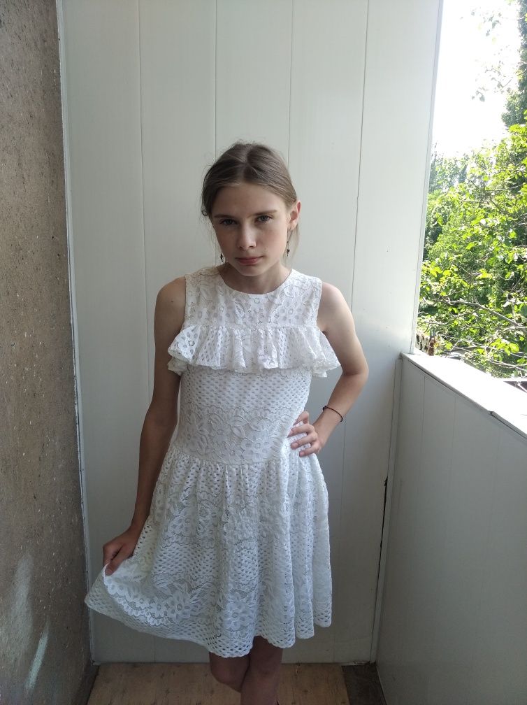 Нарядное платье на 11-13 лет