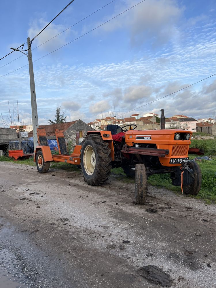 Vendo trator com alfaias