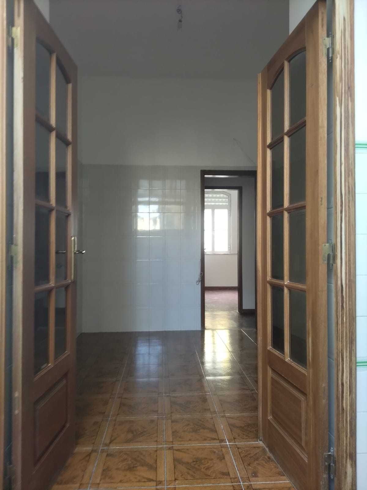 Apartamento T2+1 de 2 pisos e 109 m² à venda no Bairro do Arco do Cego