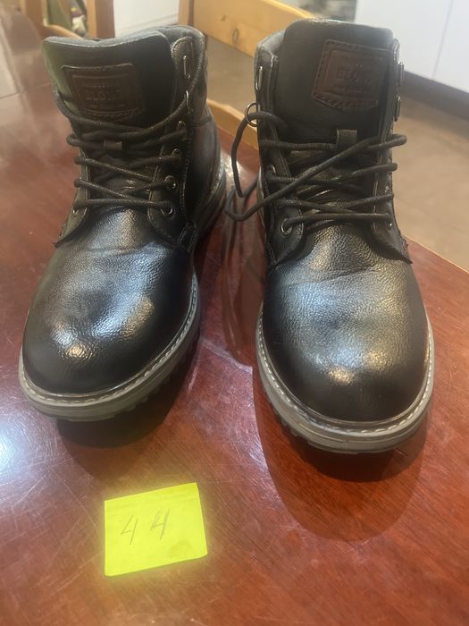 Calcado de homen tam grande