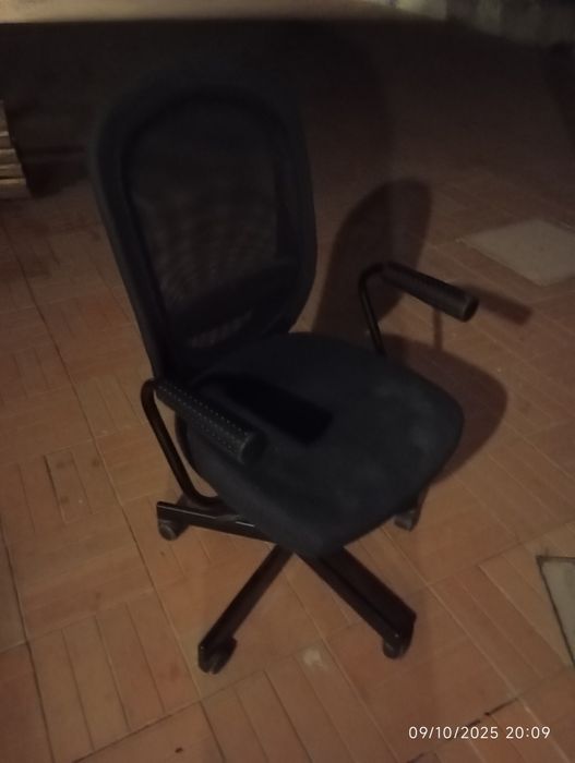 Cadeira de escritório usada