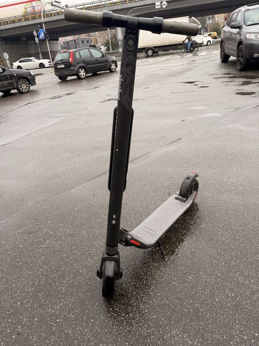 Електросамокат Ninebot KickScooter ES2 або ES4