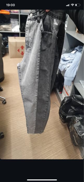 Джинси сірі.