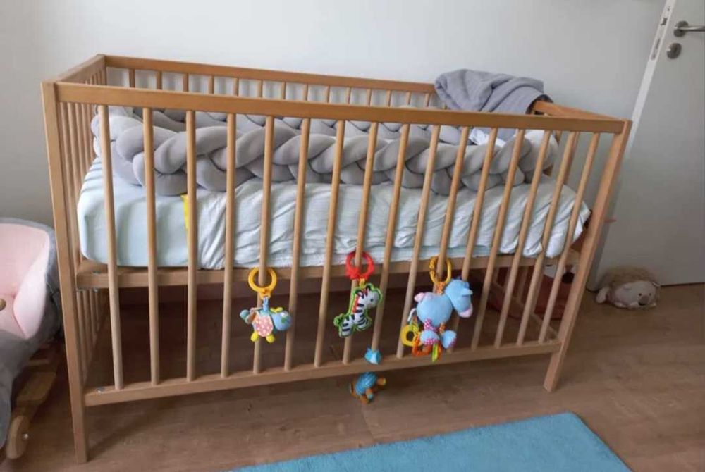 Berço + colchão + roupa cama