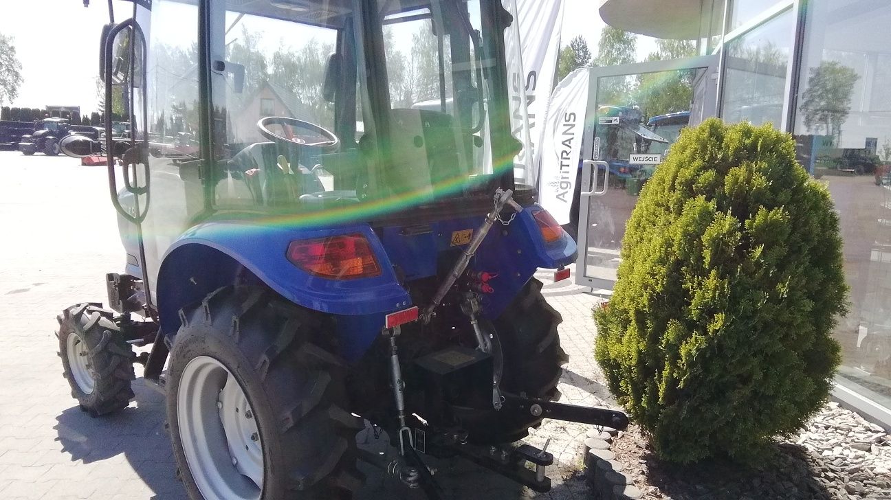 Ciągnik rolniczy/komunalny z kabiną DF304G2 , 25 kM, 4x4, 8/8 rewers