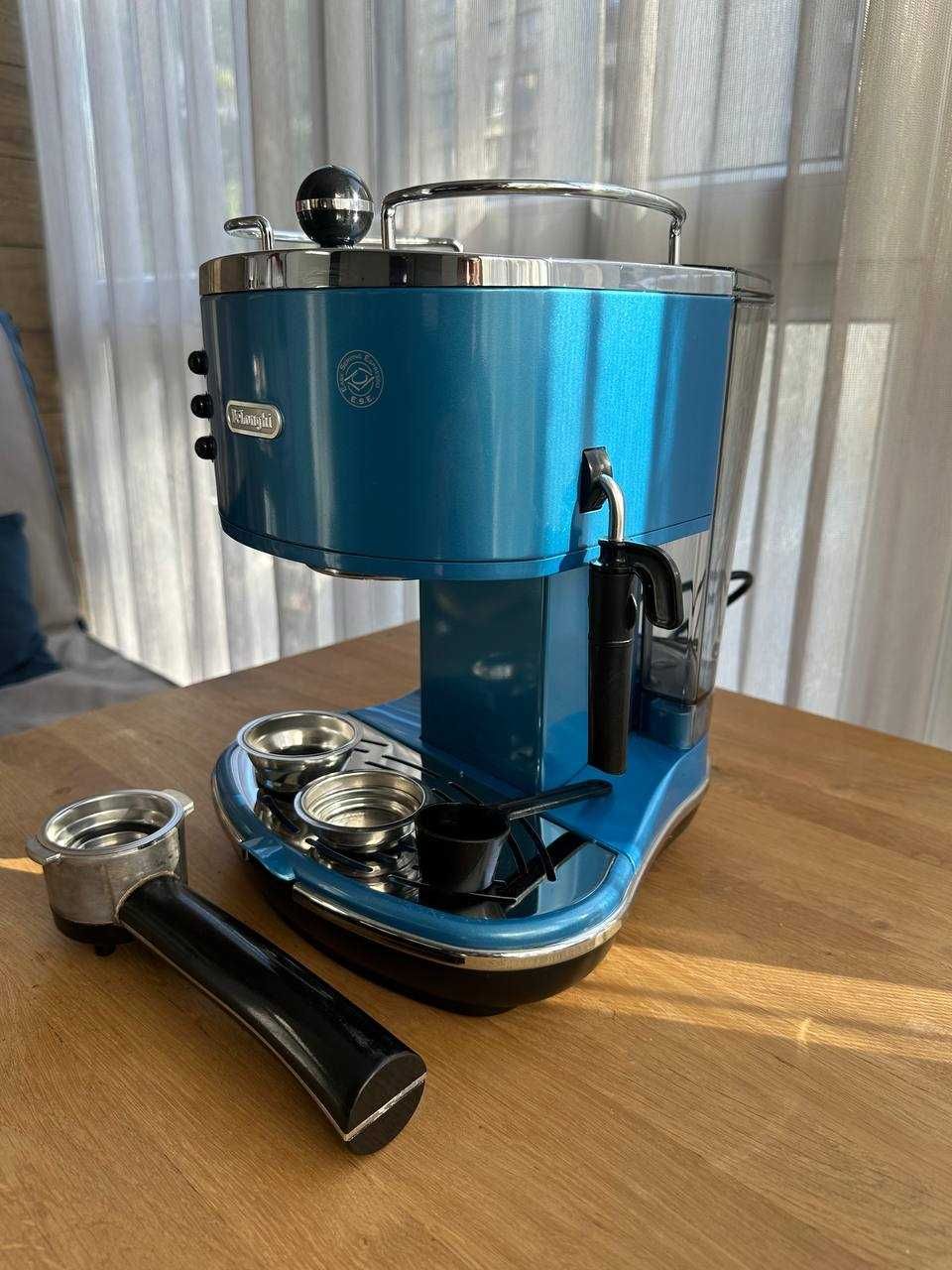 Кофеварка рожковая Delonghi ECO 311 B