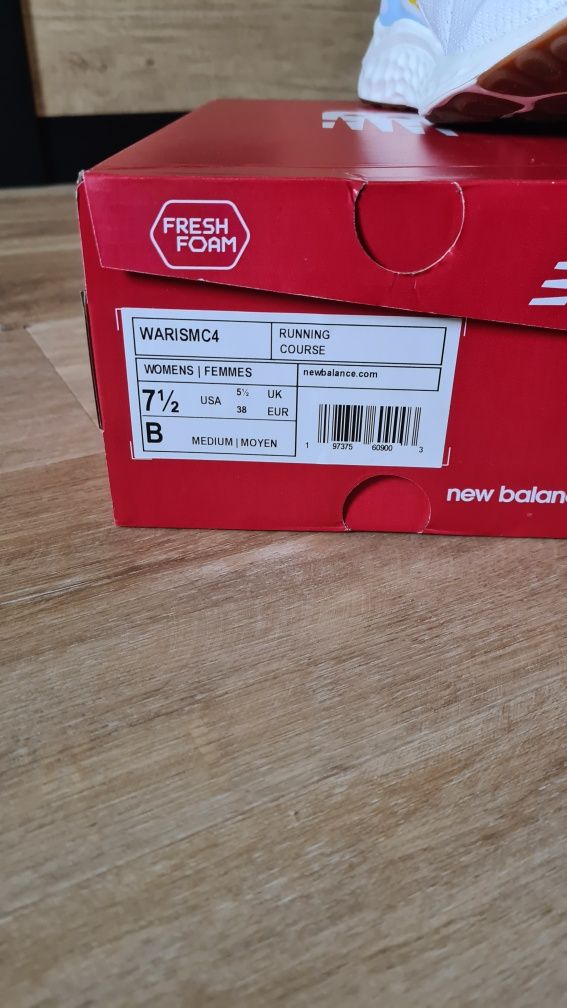 Бігові кросівки New Balance (дуже легкі)