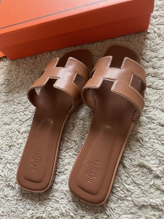 Hermes klapki, rozmiar 39, kolor brązowy, nowe, pudełko