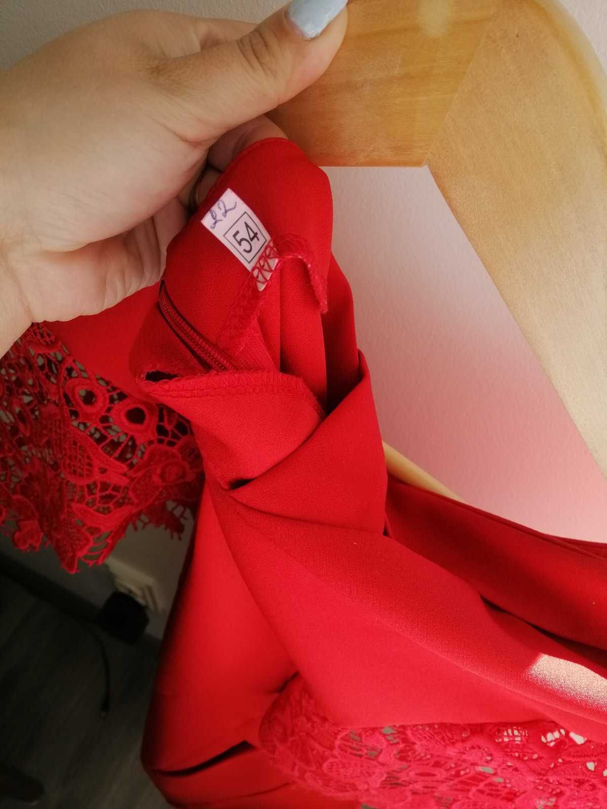 Червона сукня з мереживом!