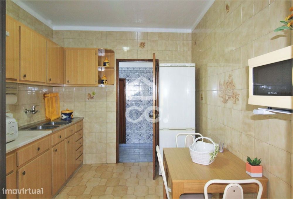 Apartamento 2 assoalhadas (T1) mobilado, para arrendar em Sacavém.