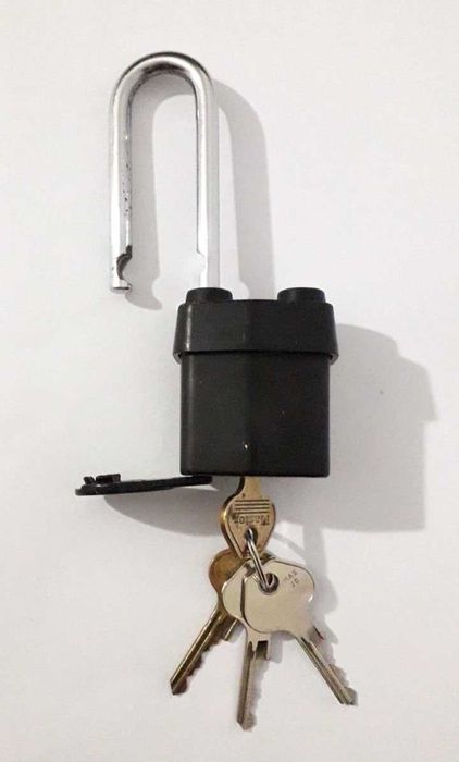 Cadeado Master Lock em aço (usado)