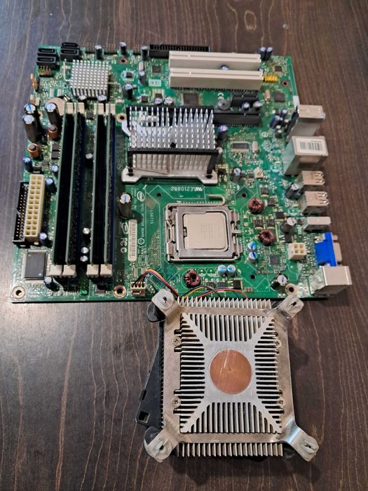 Процессор E8400 Core 2Duo 3 Ghz, память 4 Gb, кулер*2, радиатор. DVD