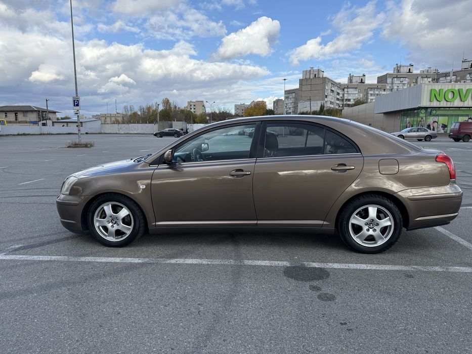 Tayota Avensis 2005