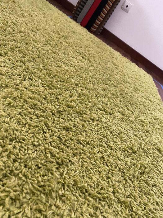carpete verde como nova com 1.20 por um 1.40
