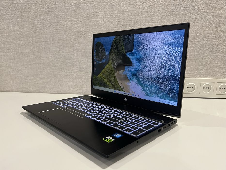 Игровой HP Gaming 15-cx0599 - 15" FHD/i5-8300H/  16Gb/SSD 256/GTX 1050