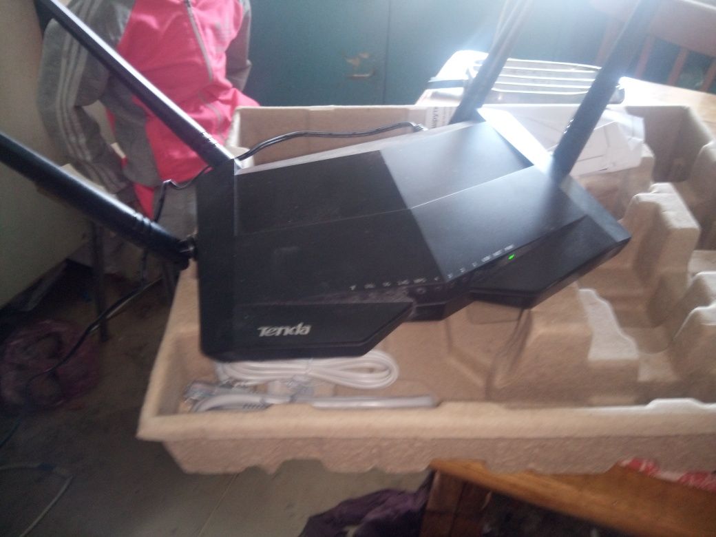 Wi-Fi роутер "Tenda AC1200" новий 900грн відпралю