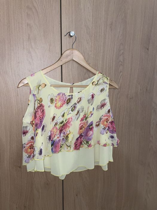 Top amarelo.
