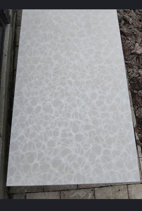 Кухонний стіл в хорошому стані