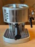 Ekspres ciśnieniowy do kawy DeLonghi