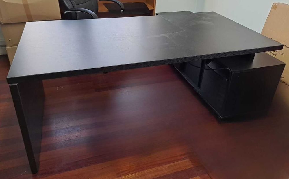 Secretária Executiva em L com gavetas de arrumação