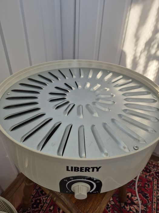Сушарка Liberty для фруктів та овочів