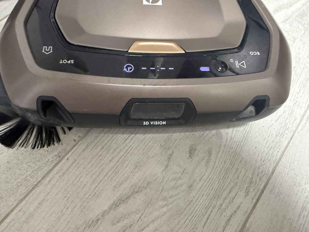 Робот пилесос Electrolux Pure i9 в хорошому  робочому стані