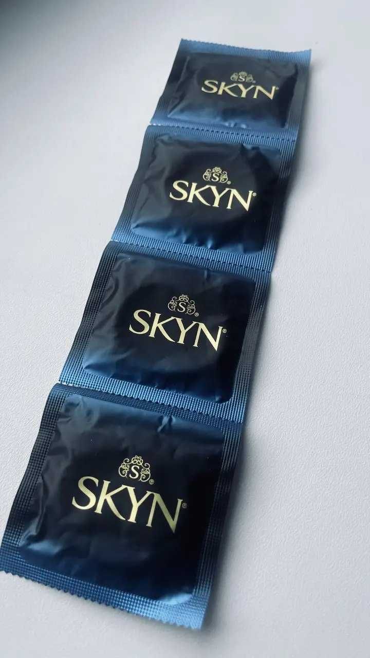 Презервативи Skyn Elite EXTRA LUBE 10 шт в упаковці безлатексні