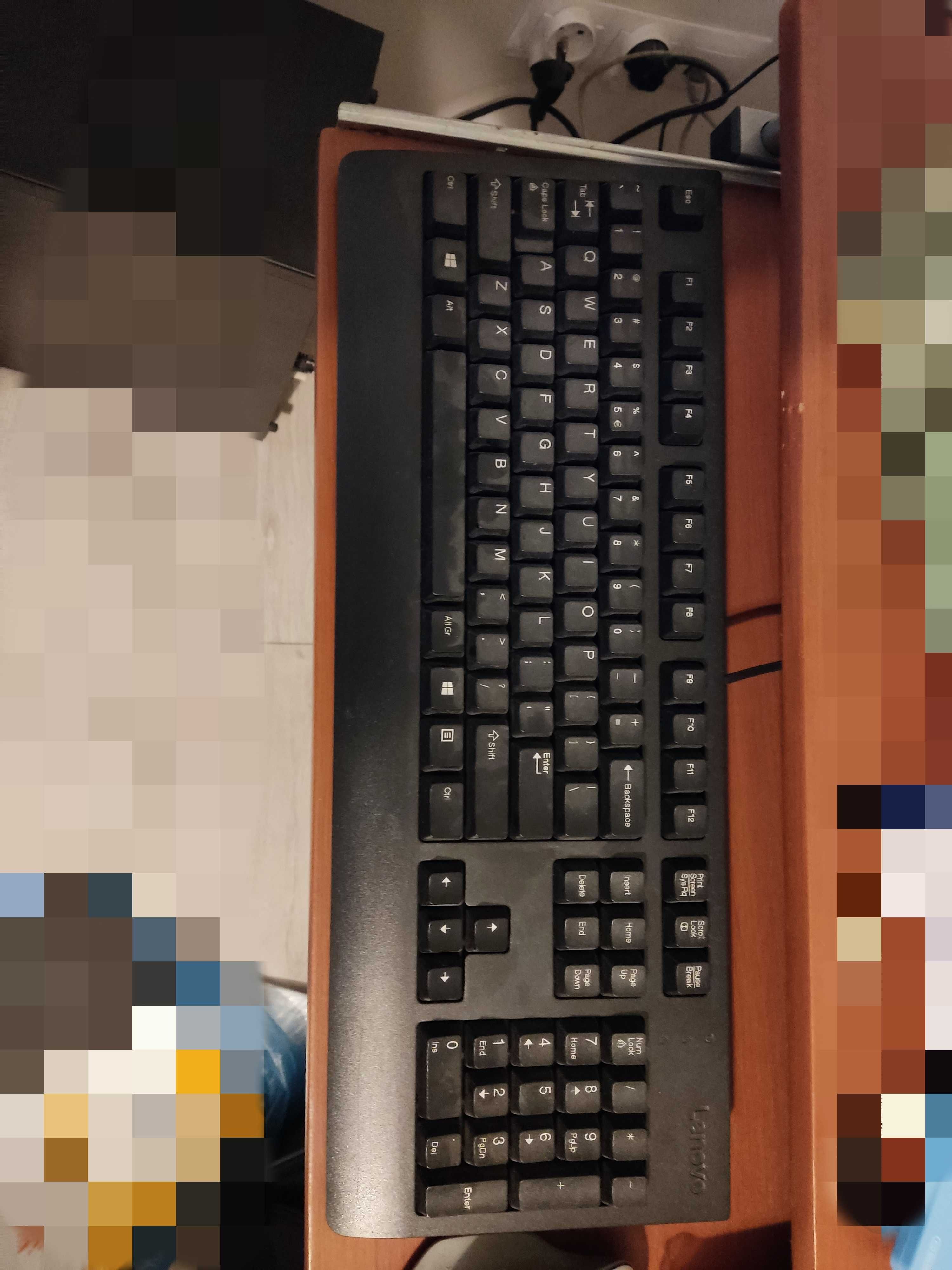 ZESTAW: komputer PC + monitor + myszka + klawiatura