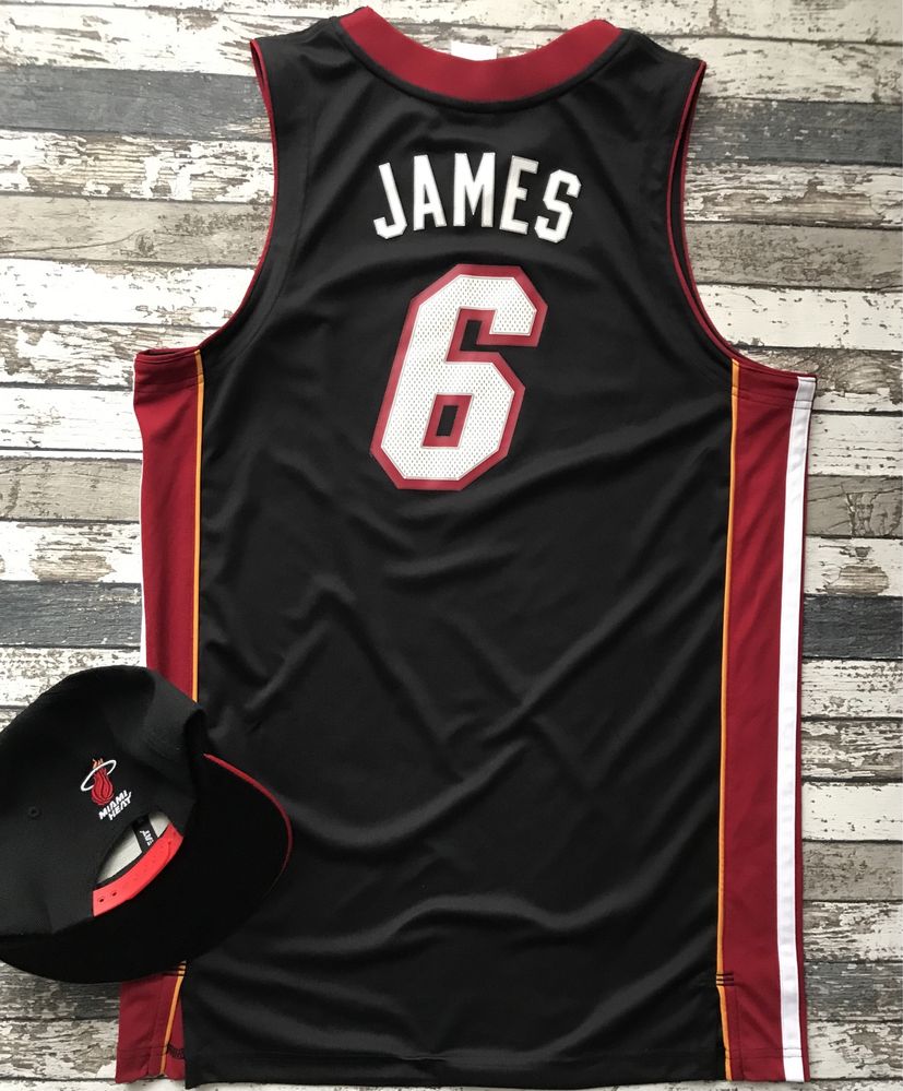 Баскетбольна майка та кепка Miami Heat James