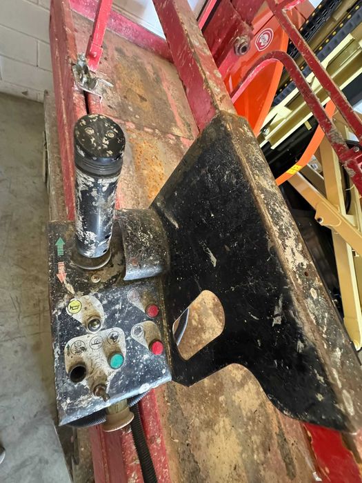 Plataformas elevatórias Tesoura Elétricas 10mt usadas Narrow-estreita