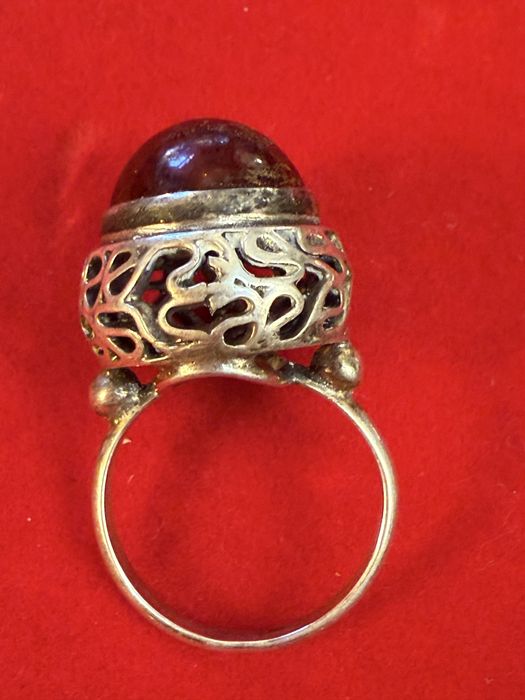 Orno, pierscionek z bursztynem