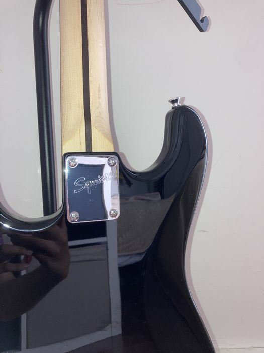 Guitarra Fender Squier (nova)