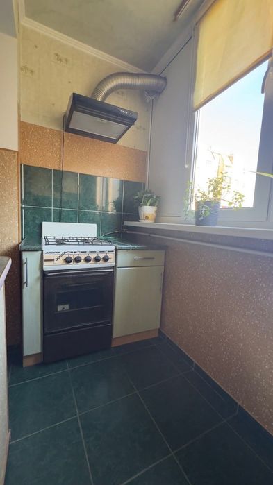 Здається 2ох кімнатна квартира по Хоткевича з автономним