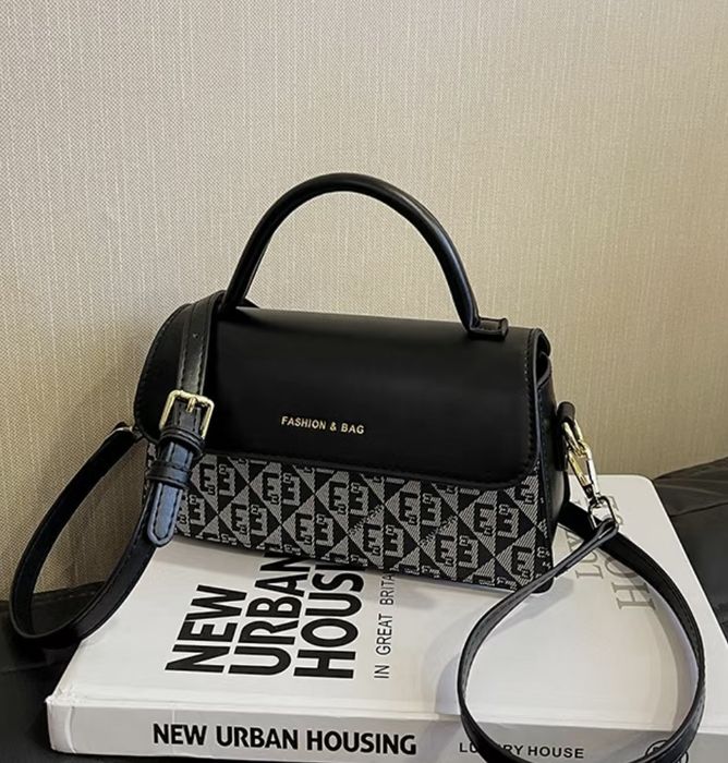 Сумочка багет F&F