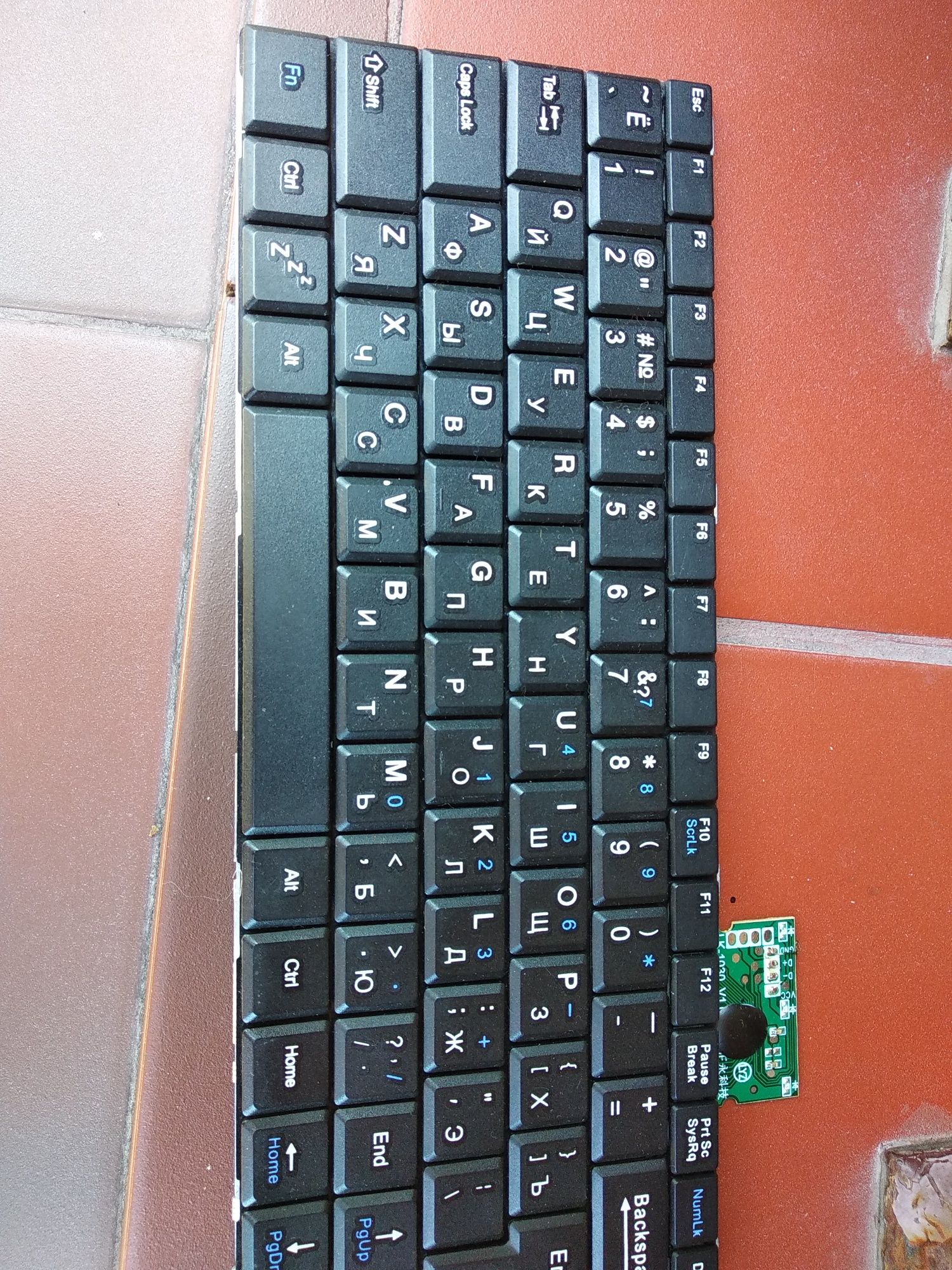 Клавиатура от планшета NOMI в отличном рабочем состоянии.
