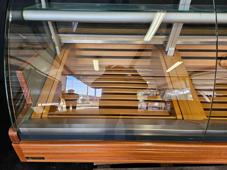 Vitrine neutra para pão e bolos